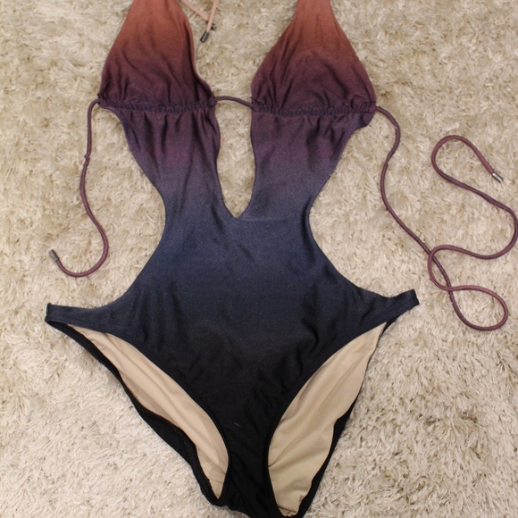 Victoria secret cut out bathing suit - Picture 1 of 4